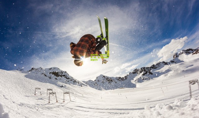 体育早报，挥金如土难换一胜，豪门陷有钱的烦恼时代